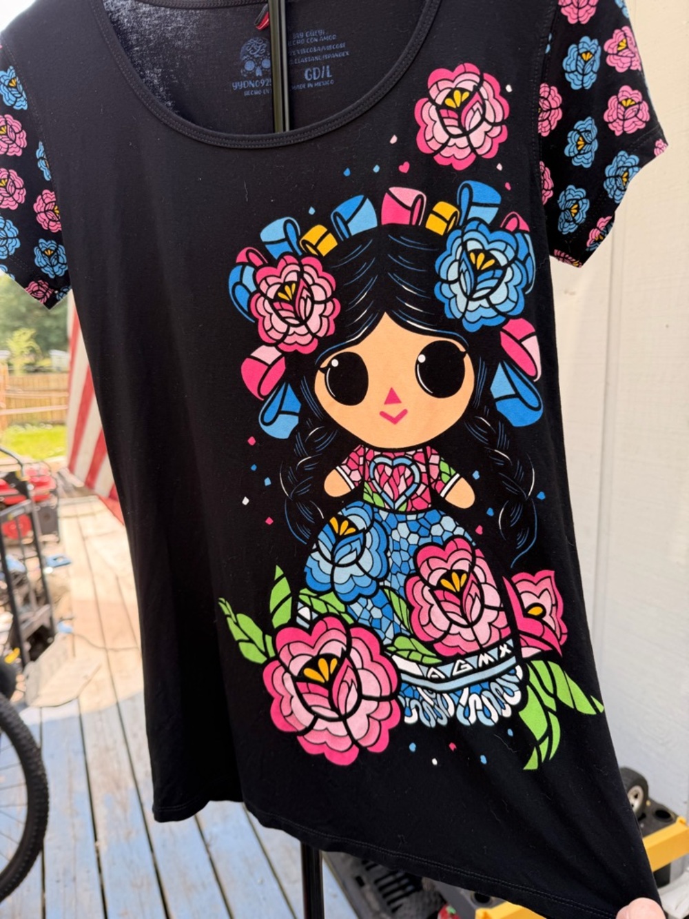 AyGuey Girls Black Floral Doll Graphic Tee - Mexican Doll Size 10-12 Large